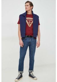 Guess t-shirt bawełniany kolor czerwony z nadrukiem. Kolor: czerwony. Materiał: bawełna. Wzór: nadruk #2