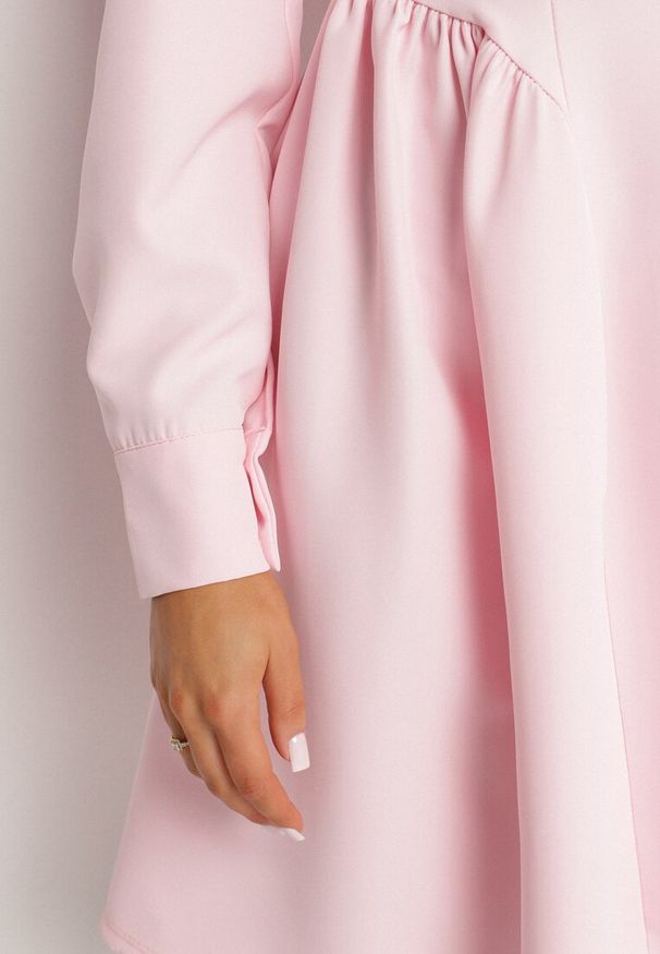 Born2be - Różowa Rozkloszowana Sukienka z Kwadratowym Dekoltem Katilora. Typ kołnierza: dekolt kwadratowy. Kolor: różowy. Długość rękawa: długi rękaw. Styl: klasyczny