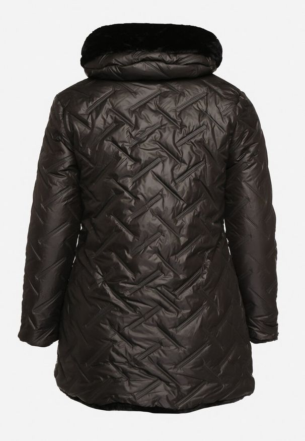 Born2be - Czarna Pikowana Kurtka z Kapturem Ocieplana Futerkiem Lealinea. Okazja: na co dzień. Typ kołnierza: kaptur. Kolekcja: plus size. Kolor: czarny. Materiał: futro. Długość: długie. Styl: casual