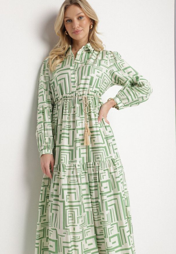 Born2be - Zielona Rozkloszowana Sukienka Koszulowa z Wiskozą w Geometryczny Wzór Alineria. Okazja: na co dzień. Kolor: zielony. Materiał: wiskoza. Wzór: geometria. Typ sukienki: koszulowe. Styl: klasyczny, casual, elegancki