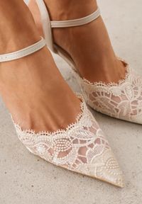 Born2be - Beżowe Koronkowe Szpilki VICES z Odkrytą Piętą w Eleganckim Stylu Vitavia. Okazja: na wesele, na co dzień, na spotkanie biznesowe, na ślub cywilny. Zapięcie: pasek. Kolor: beżowy. Materiał: koronka. Wzór: koronka. Obcas: na szpilce. Styl: elegancki #7