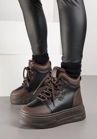 Renee - Czarno-Brązowe Sneakersy Śniegowce Vices na Tłoczonej Platformie z Napisem Olinnea. Okazja: na co dzień. Kolor: czarny. Wzór: napisy. Obcas: na platformie. Wysokość obcasa: średni #4