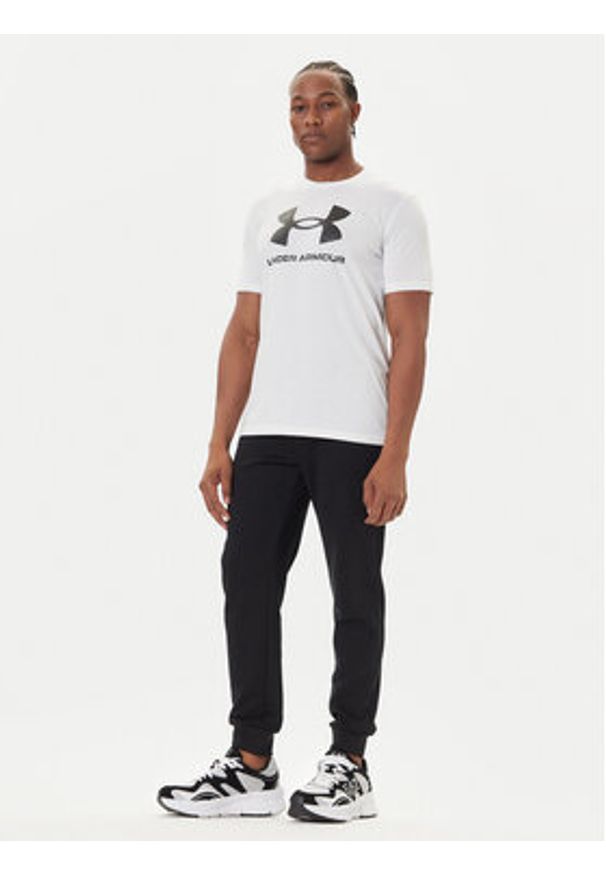 Under Armour T-Shirt Ua Sportstyle Logo Update Ss 1382911 Biały Loose Fit. Kolor: biały. Materiał: syntetyk, bawełna