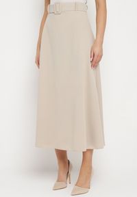 Born2be - Jasnobeżowa Gładka Spódnica Maxi z Gumką w Pasie i Klamrą Orirsa. Kolor: beżowy. Wzór: gładki. Styl: elegancki #6
