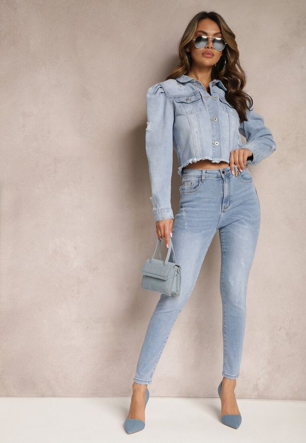 Renee - Jasnoniebieskie Jeansy o Dopasowanym Fasonie z Ozdobną Szlufką z Przodu Valmarie. Okazja: na co dzień. Kolor: niebieski. Styl: wizytowy, elegancki, casual