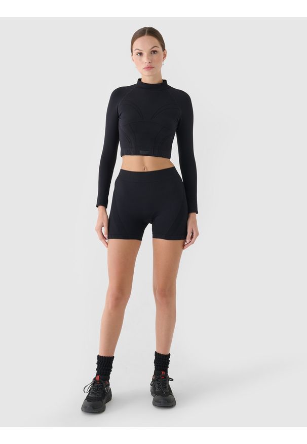 4f - 4F Longsleeve treningowy slim szybkoschnący damski - czarny XS/S. Typ kołnierza: kołnierzyk stójkowy. Kolor: czarny. Materiał: włókno, dzianina, materiał, syntetyk. Długość rękawa: długi rękaw. Długość: długie. Wzór: gładki, ze splotem. Sport: fitness