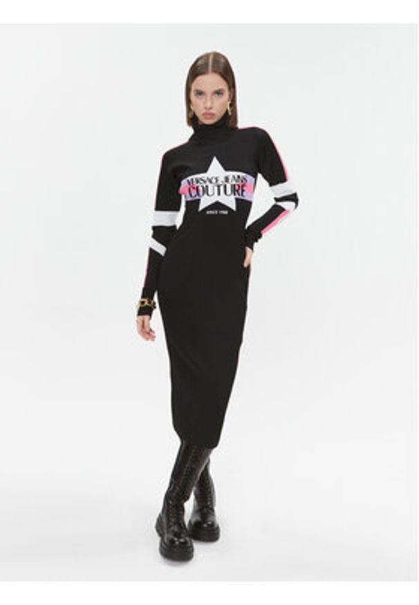 Versace Jeans Couture Sukienka dzianinowa 75HAOM51 Czarny Regular Fit. Kolor: czarny. Materiał: wiskoza