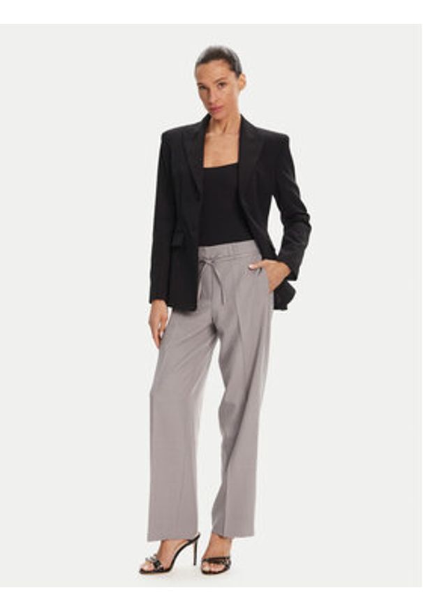 only - ONLY Spodnie materiałowe Marine 15338350 Szary Straight Fit. Kolor: szary. Materiał: syntetyk. Styl: marine