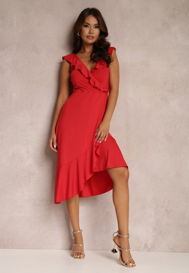 Renee - Czerwona Sukienka Galare. Kolor: czerwony. Materiał: tkanina, wiskoza. Długość rękawa: bez rękawów. Wzór: aplikacja. Typ sukienki: kopertowe