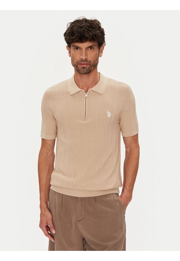 U.S. Polo Assn. Polo MUP3369 Beżowy Slim Fit. Typ kołnierza: polo. Kolor: beżowy. Materiał: bawełna