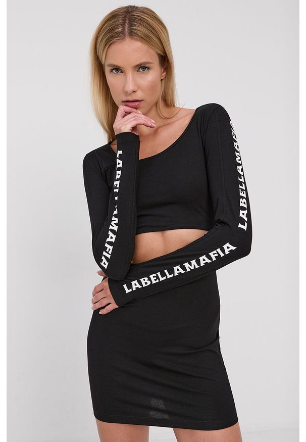 LABELLAMAFIA - LaBellaMafia Sukienka kolor czarny mini dopasowana. Kolor: czarny. Materiał: dzianina. Długość rękawa: długi rękaw. Wzór: nadruk, gładki. Typ sukienki: dopasowane. Długość: mini