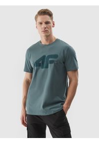 4f - T-shirt regular z nadrukiem męski - oliwkowy. Okazja: na co dzień. Kolor: oliwkowy, brązowy, wielokolorowy. Materiał: bawełna, dzianina, jersey. Wzór: nadruk. Styl: casual, klasyczny, sportowy #1
