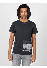 Pepe Jeans T-shirt "Thayer" | PM508523 | Strom | Mężczyzna | Czarny. Okazja: na co dzień. Kolor: czarny. Materiał: bawełna. Wzór: nadruk. Styl: casual