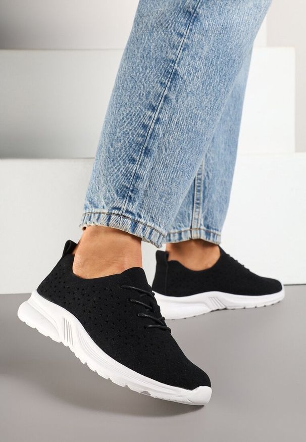 Born2be - Czarne Sneakersy z Ażurową Elastyczną Cholewką Feniosse. Okazja: na co dzień. Kolor: czarny. Materiał: jeans. Szerokość cholewki: normalna. Wzór: ażurowy