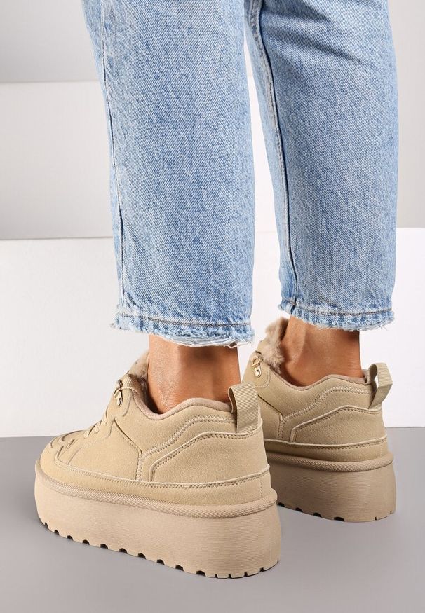 Born2be - Beżowe Sneakersy Vices w Stylu Śniegowców na Platformie z Ozdobnym Futerkiem Nalirea. Okazja: na co dzień. Zapięcie: sznurówki. Kolor: beżowy. Materiał: futro. Sezon: zima. Obcas: na platformie