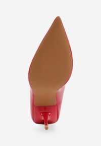 Renee - Czerwone Lakierowane Szpilki Vices ze Szpiczastym Noskiem Etavia. Okazja: na studniówkę, na sylwestra. Nosek buta: szpiczasty. Kolor: czerwony. Materiał: lakier. Obcas: na szpilce. Wysokość obcasa: średni #4