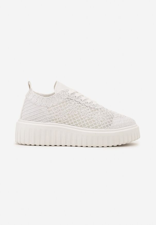 Born2be - Białe Ażurowe Sneakersy Vices na Grubej Podeszwie z Tłoczeniem Luminise. Okazja: na co dzień. Kolor: biały. Materiał: jeans. Szerokość cholewki: normalna. Wzór: ażurowy