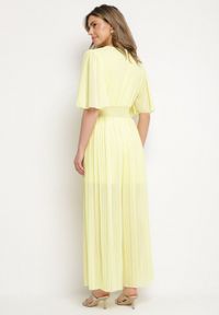 Born2be - Żółty Plisowany Kombinezon o Kopertowym Kroju z Gumką w Talii Ameddie. Okazja: na co dzień. Kolor: żółty. Styl: elegancki, casual #4