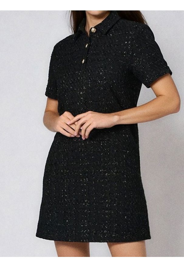 Sinsay - Sukienka mini polo - wielobarwny. Typ kołnierza: polo. Długość: mini