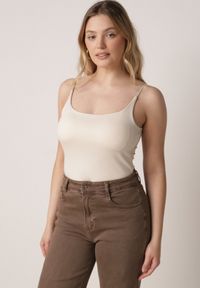 Born2be - Beżowy Wiskozowy Top z Podwójnymi Ramiączkami Hendrea. Okazja: na co dzień. Kolor: beżowy. Materiał: wiskoza. Długość rękawa: na ramiączkach. Styl: casual, elegancki #1