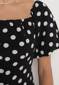 Born2be - Czarna Rozkloszowana Sukienka Vices w Grochy z Dekoltem Typu Hiszpanka Zimina. Okazja: na co dzień. Typ kołnierza: dekolt hiszpanka. Kolor: czarny. Materiał: skóra, materiał. Wzór: grochy. Typ sukienki: proste. Styl: klasyczny, casual #7