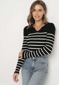 Born2be - Czarna Bluzka z Bawełną w Paski Ozdobiona Guzikami Gelvila. Okazja: na co dzień. Kolor: czarny. Materiał: bawełna. Wzór: aplikacja, paski. Styl: casual #7