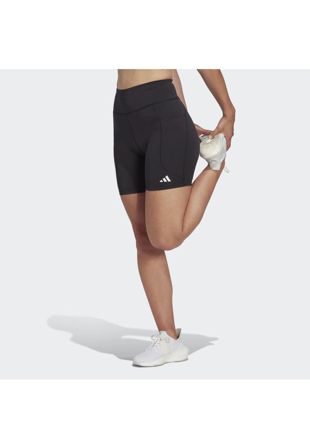 Adidas - DailyRun 5-Inch Short Leggings. Kolor: czarny. Materiał: materiał. Długość: krótkie