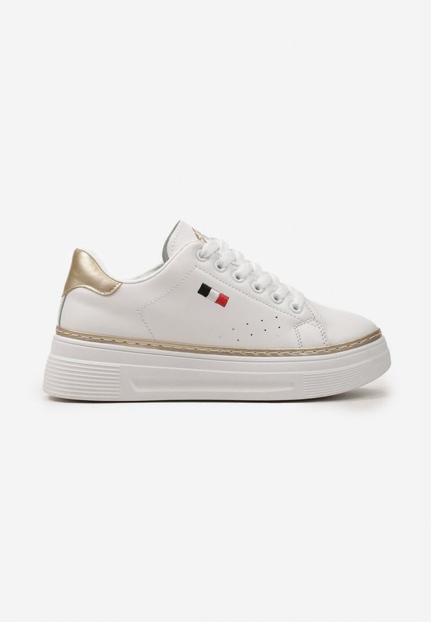 Born2be - Biało-Złote Sneakersy na Platformie z Klasycznym Sznurowaniem i Kontrastową Lamówką Airuqa. Nosek buta: okrągły. Zapięcie: sznurówki. Kolor: biały. Obcas: na platformie. Wysokość obcasa: niski