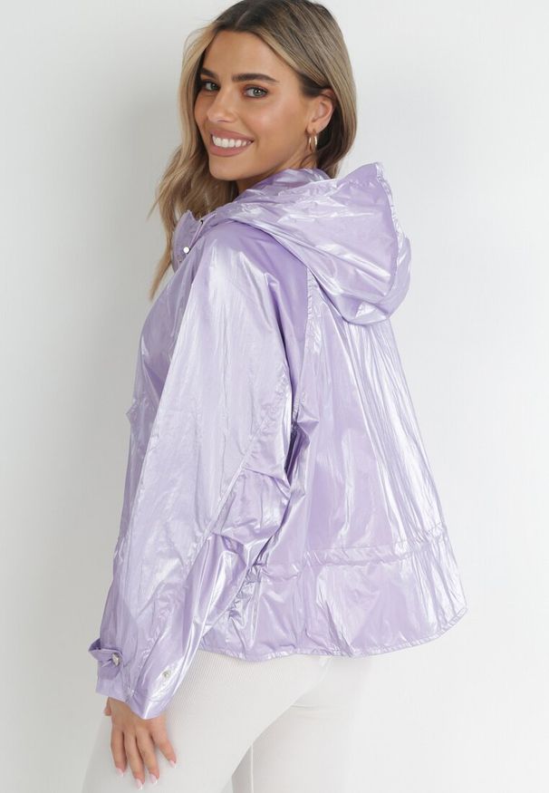 Born2be - Fioletowa Kurtka Metaliczna Oversize Rennata. Kolor: fioletowy. Styl: elegancki