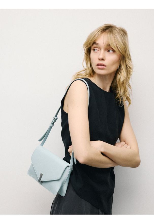 Reserved - Torebka na ramię - jasnoniebieski. Kolor: niebieski. Materiał: skórzane. Styl: klasyczny. Rodzaj torebki: na ramię