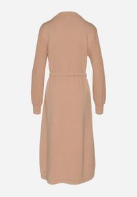 Born2be - Ciemnobeżowa Sukienka z Wiskozą Ozdobiona Plisowanymi Rękawami i Paskiem Daikari. Okazja: na co dzień. Kolor: beżowy. Materiał: wiskoza. Wzór: aplikacja. Styl: casual #5