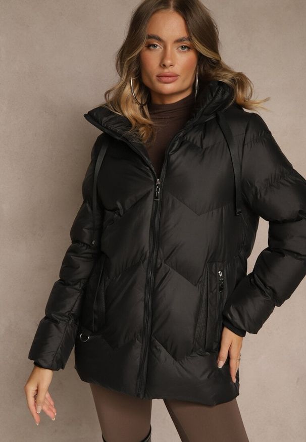 Renee - Czarna Kurtka Pikowana z Kapturem i Sznurkami Oleanesa. Okazja: na co dzień. Typ kołnierza: kaptur. Kolor: czarny. Materiał: jeans. Styl: sportowy, casual