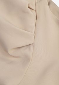 Renee - Beżowa Elegancka Sukienka z Bufiastymi Rękawami Odkrytymi Plecami i Wiązaniem Haritte. Kolor: beżowy. Typ sukienki: rozkloszowane. Styl: elegancki #4