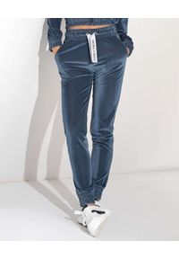 CUORI e PICCHE - Niebieskie spodnie dresowe Rutt. Stan: podwyższony. Kolor: niebieski. Materiał: dresówka
