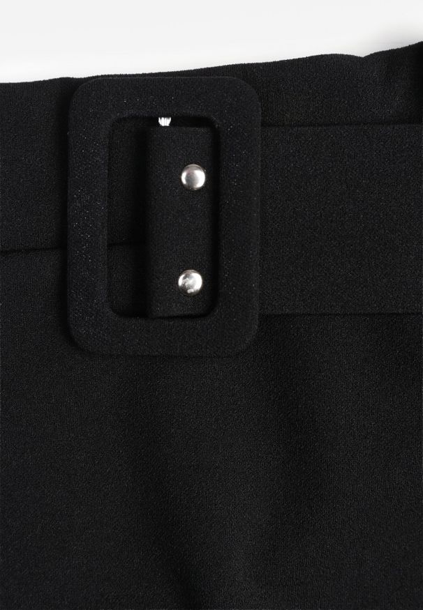 Born2be - Czarna Gładka Spódnica Maxi z Gumką w Pasie i Klamrą Orirsa. Kolor: czarny. Wzór: gładki. Styl: elegancki