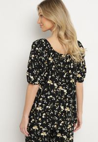 Born2be - Czarna Bluzka ze Sztucznego Jedwabiu w Kwiaty Lisanithea. Okazja: na co dzień. Kolor: czarny. Materiał: jedwab. Wzór: kwiaty. Styl: elegancki, casual #4