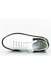 Inna - Sneakersy skórzane ze wstawką białe Sempre. Okazja: na imprezę, na spacer. Kolor: biały. Materiał: skóra. Sezon: wiosna. Obcas: na obcasie. Wysokość obcasa: średni. Sport: turystyka piesza #4