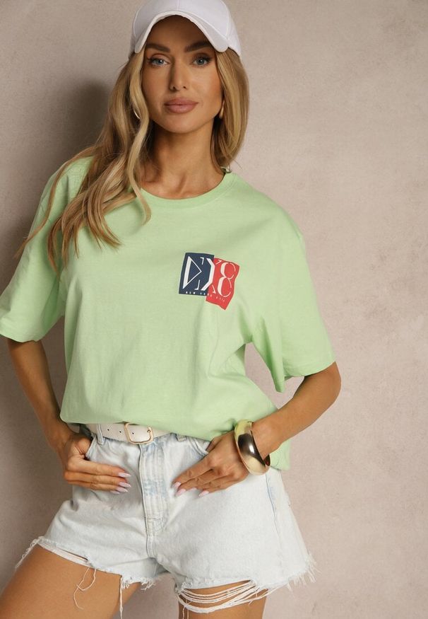 Renee - Jasnozielona Koszulka z Bawełny z Ozdobnym Nadrukiem Olinesse. Okazja: na co dzień. Kolor: zielony. Materiał: bawełna. Wzór: nadruk. Styl: klasyczny, casual