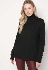 Born2be - Czarny Casualowy Golf z Wełną o Prostym Kroju Reiselia. Okazja: na co dzień. Typ kołnierza: golf. Kolor: czarny. Materiał: wełna. Styl: casual #2