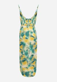 Born2be - Zielono-Żółta Sukienka Satynowa na Ramiączkach z Kopertowym Dekoltem i Ozdobnymi Marszczeniami Vikani. Okazja: na imprezę. Kolor: zielony. Materiał: satyna. Długość rękawa: na ramiączkach. Typ sukienki: kopertowe. Styl: elegancki #5