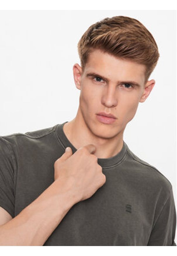 G-Star RAW - G-Star Raw T-Shirt D16396-2653-B575 Szary Regular Fit. Kolor: szary. Materiał: bawełna