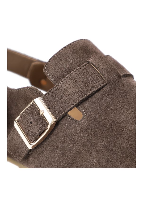 Sandały damskie Artiker, cholewka ze skóry naturalnej zamszowej wsuwany fason z paskiem wokół pięty, brązowe, 58C0331. Zapięcie: pasek. Kolor: brązowy. Materiał: skóra, zamsz