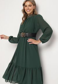 Born2be - Zielona Sukienka z Gumką w Talii Ozdobiona Aplikacjami przy Dekolcie Lilirae. Kolor: zielony. Wzór: aplikacja. Sezon: lato, wiosna. Styl: elegancki #3