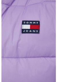 Tommy Jeans Kurtka damska kolor fioletowy zimowa. Okazja: na co dzień. Kolor: fioletowy. Materiał: poliamid, tkanina. Wzór: gładki. Sezon: zima. Styl: casual