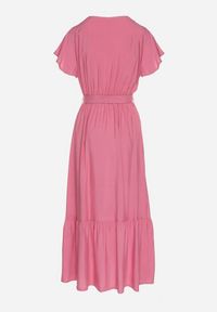 Born2be - Różowa Wiskozowa Sukienka z Kopertowym Dekoltem z Paskiem Savorlisse. Okazja: na co dzień. Kolor: różowy. Materiał: wiskoza. Wzór: aplikacja. Typ sukienki: kopertowe. Styl: casual, klasyczny #2