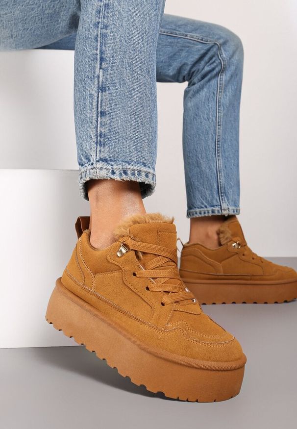 Born2be - Brązowe Sneakersy w Stylu Śniegowców z Futerkiem na Platformie Mavione. Okazja: na co dzień. Zapięcie: sznurówki. Kolor: brązowy. Materiał: futro. Obcas: na platformie