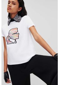Karl Lagerfeld t-shirt bawełniany kolor biały. Kolor: biały. Materiał: bawełna. Długość rękawa: krótki rękaw. Długość: krótkie. Wzór: aplikacja. Styl: klasyczny #4