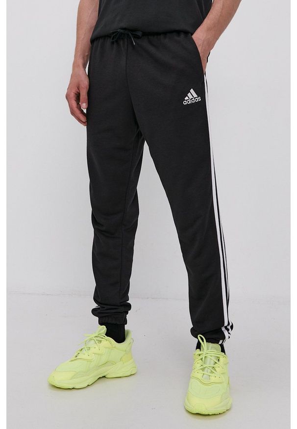 Adidas - adidas Spodnie męskie kolor czarny gładkie. Kolor: czarny. Wzór: gładki