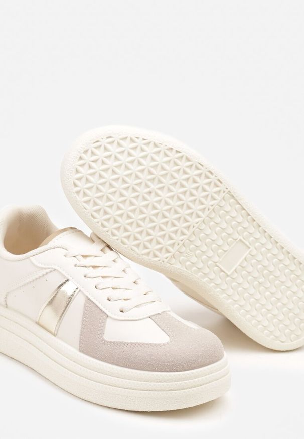 Renee - Beżowo-Złote Sneakersy na Platformie Ozdobione Paskami ze Sznurowaniem Bormi. Okazja: na co dzień. Zapięcie: pasek. Kolor: beżowy. Materiał: jeans, skóra. Wzór: aplikacja. Obcas: na platformie