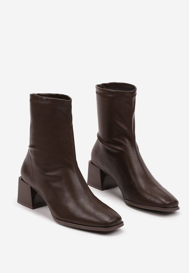 Born2be - Brązowe Casualowe Wsuwane Botki na Obcasie Taritta. Okazja: na co dzień. Zapięcie: bez zapięcia. Kolor: brązowy. Materiał: jeans. Obcas: na obcasie. Styl: casual. Wysokość obcasa: średni
